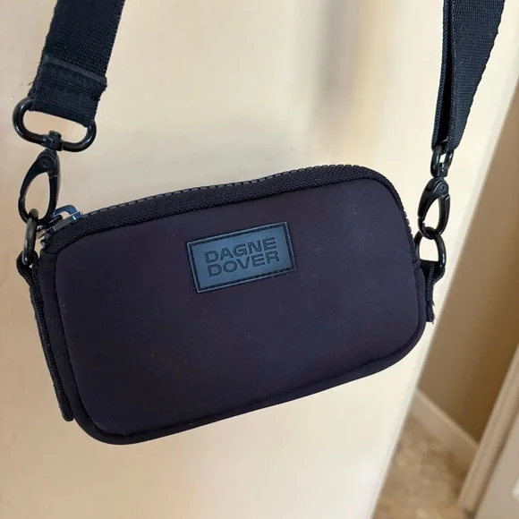 Dagne Dover Mara Neoprene Phone Sling Black EUC - Picture 2 of 7